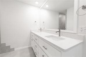 Building Photo - 8225 Mountain Oak Dr