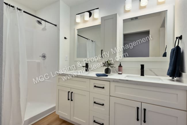 Building Photo - Stunning Ayden Place Townhome!