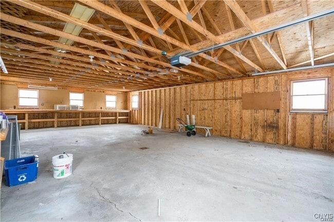 Building Photo - 136 Maple St