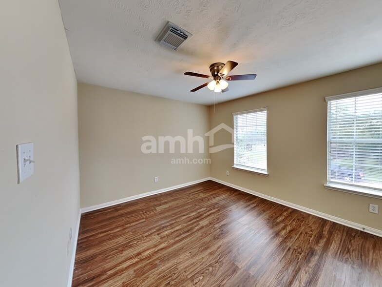 Building Photo - 4919 Chase Wick Dr