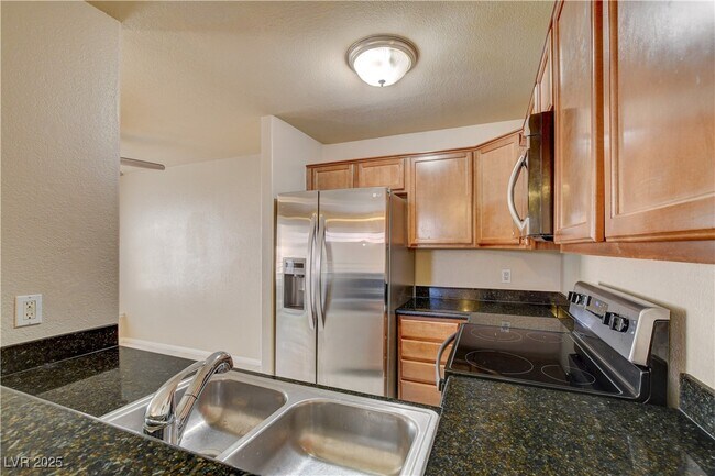 Building Photo - 9325 W Desert Inn Rd