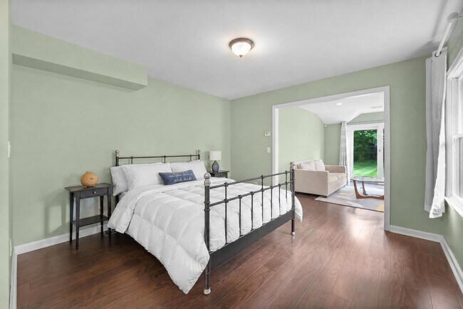 Building Photo - 926 Norgate Dr