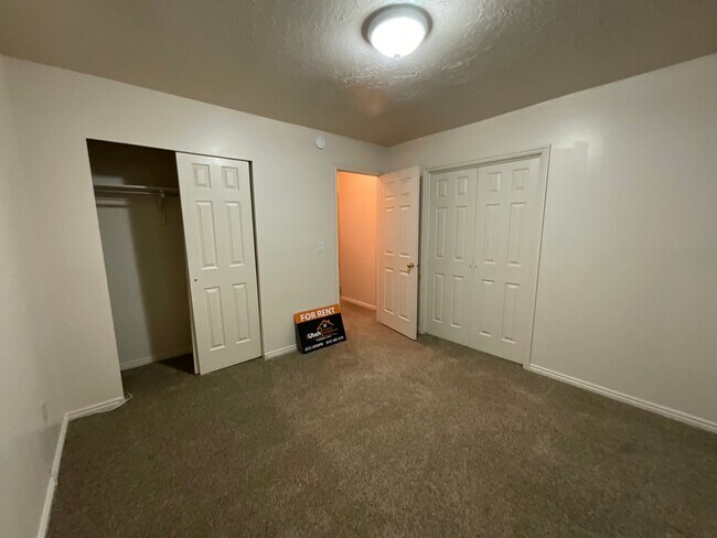 Building Photo - 1097 E 5100 S