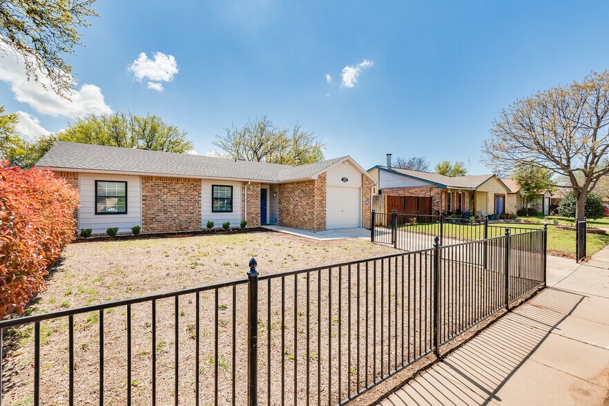Building Photo - 3805 Longmeadow Way