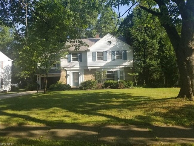Building Photo - 4 Bed 3.5 Bath in Cleveland Heights - You Don't Want To Miss This!