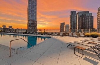 Building Photo - 3 bedroom in LONG ISLAND CITY NY 11101