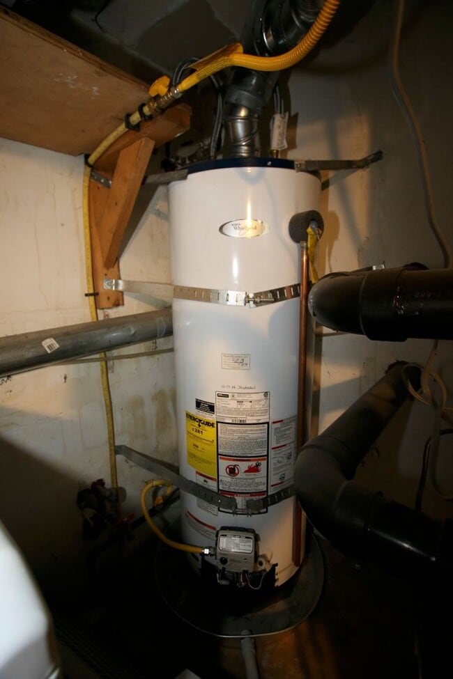 Building Photo - 3 Bedroom Home in Eagle River w/ Fenced Backyard!