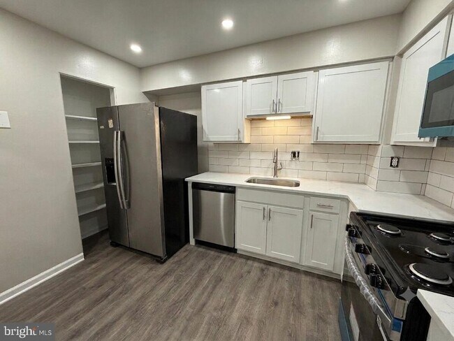 Building Photo - 9984 Shoshone Way