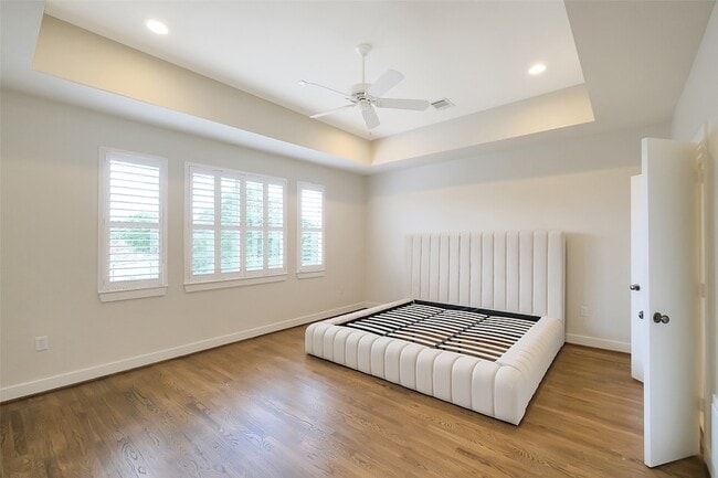 Building Photo - 2437 South Blvd