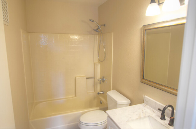 Building Photo - Ocean View 2 Bedroom 2 Bath Condo - Ritz P...