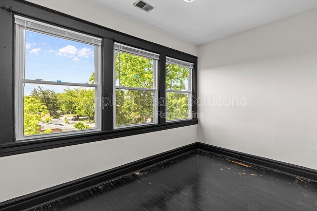 Building Photo - 4301 S 38th St