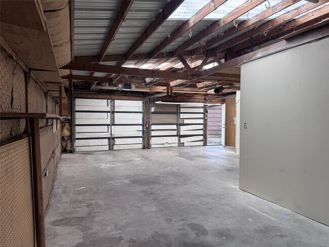 Building Photo - 16477 Piper Ln