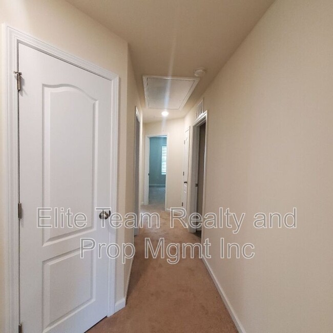 Building Photo - 4033 Black Walnut Wy