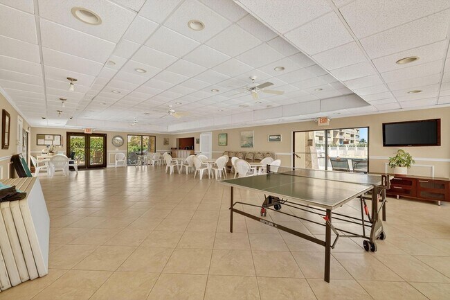 Building Photo - 10680 S Ocean Dr