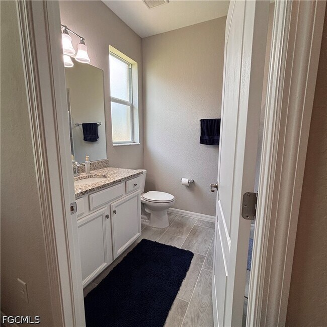 Building Photo - 4028 E Hampton Cir