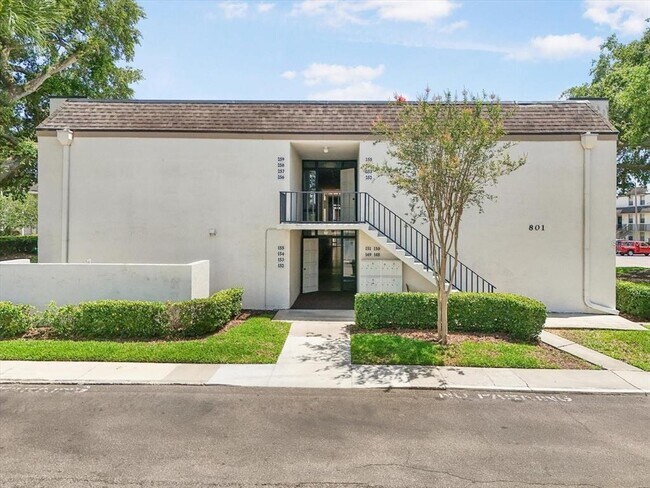 Building Photo - 801 Russell Ln