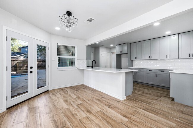 Building Photo - 3511 Tree Ln