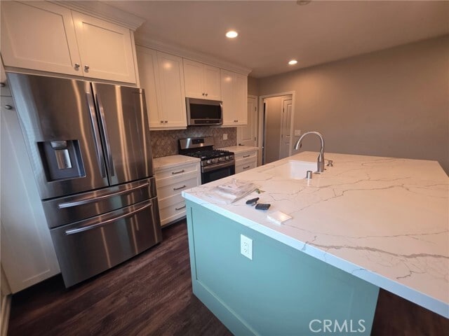 Building Photo - 9556 E Live Oak Ave