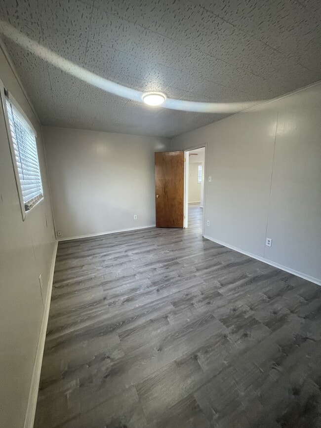 Building Photo - 10429 Ralph Ave NE