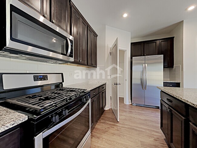 Building Photo - 5760 Arbor Green Cir