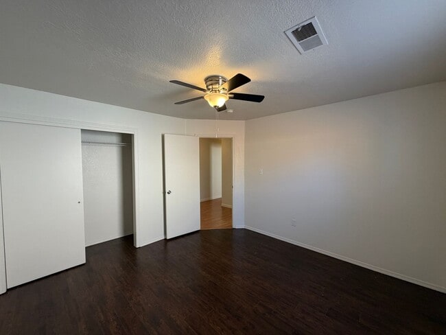 Building Photo - 3 Bedroom Single Story Home Available Near Unser Blvd NW & Irving Blvd NW