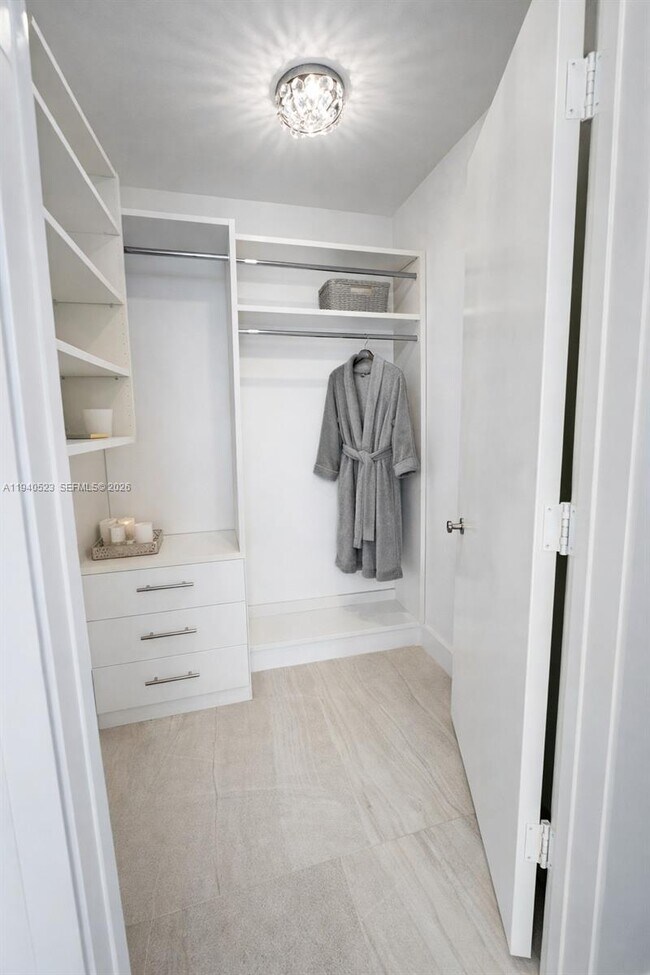 Building Photo - 2900 NE 7th Ave