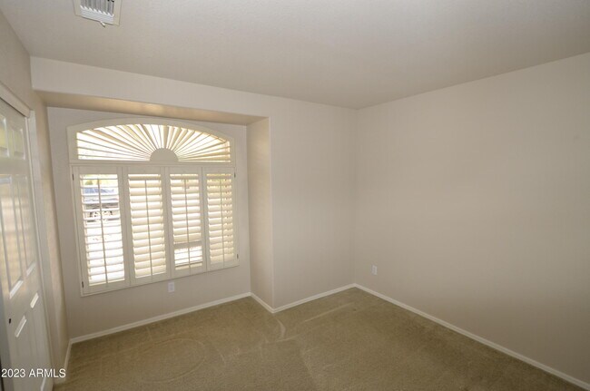 Building Photo - 871 W Horseshoe Ave