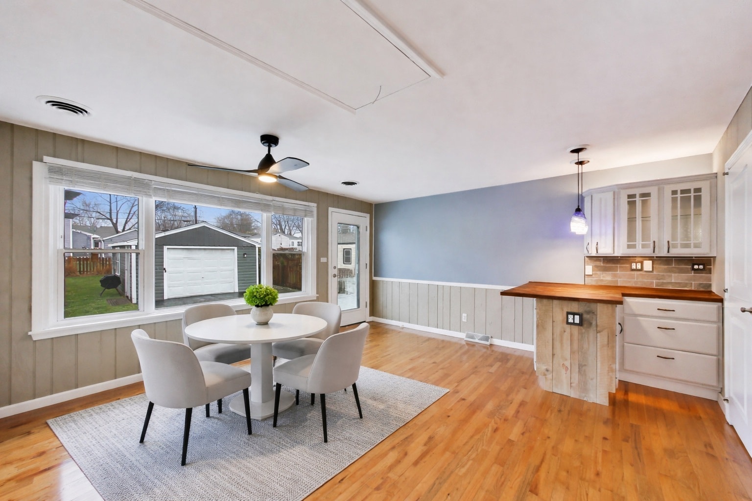 Building Photo - 306 N Schubert St