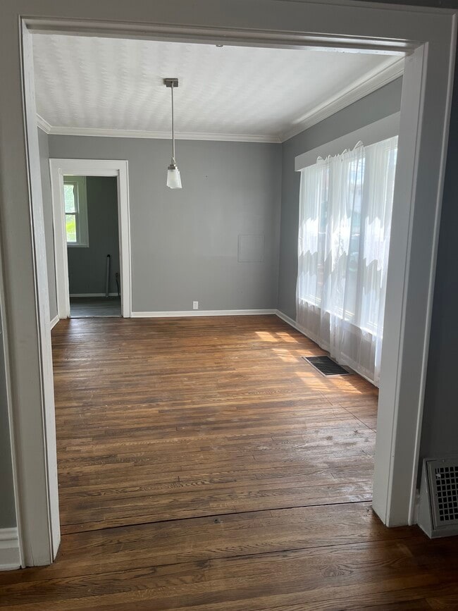 Building Photo - 2409 Hilton Ave