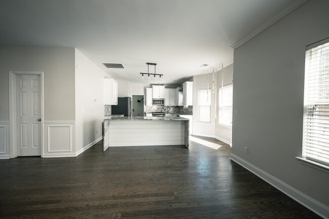 Building Photo - 7445 Absinth Dr