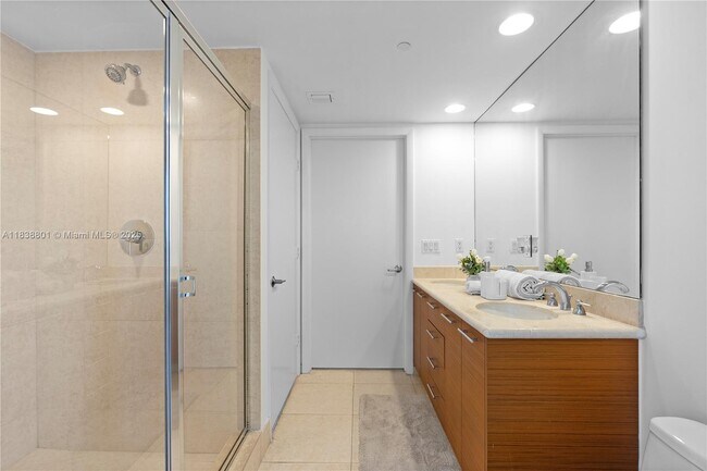 Building Photo - 50 Biscayne Blvd