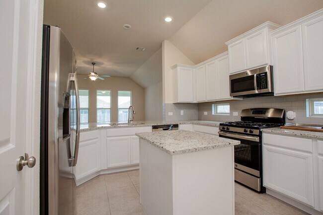 Building Photo - Beautiful One Level 3 BR / 2 BA Home for R...