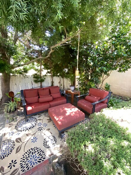 Patio with BBQ - 422 Capitol St