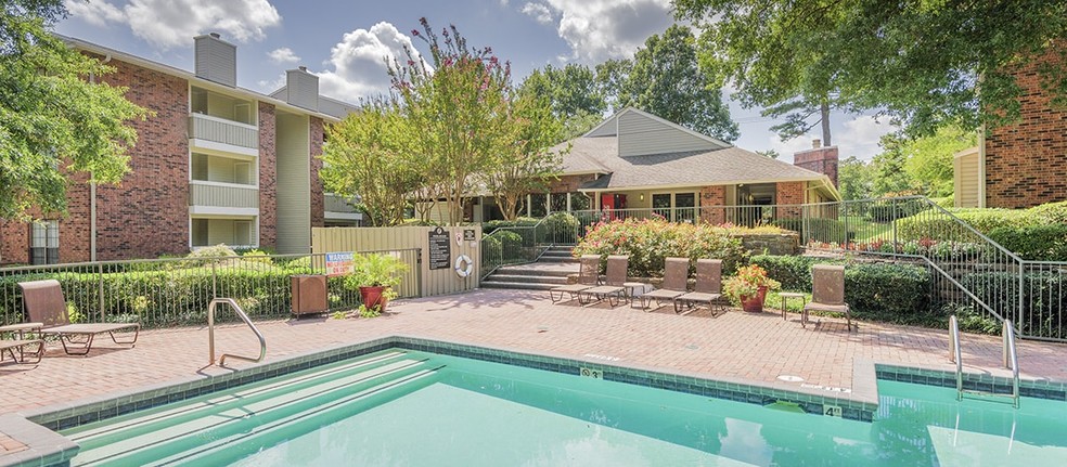 Uphill pool and Leasing office - Napa Valley