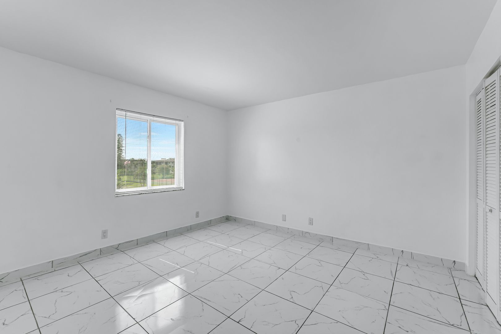 Building Photo - 1000 Manatee Rd
