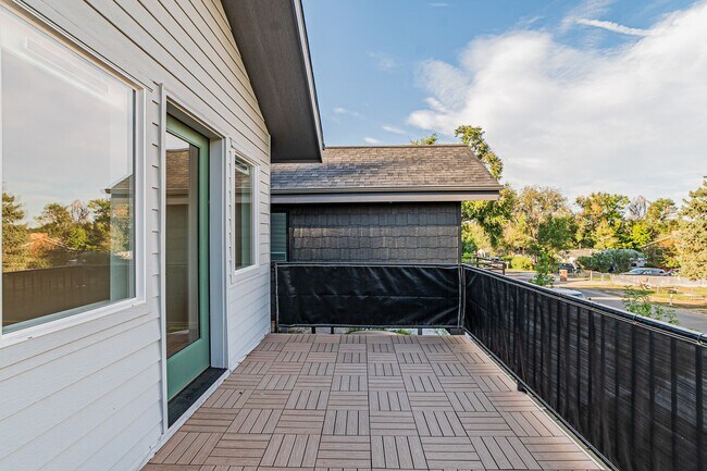 Building Photo - Contemporary 3BD, 2.5BA Edgewood Home with Fenced Yard and Carport