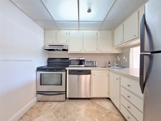 Building Photo - 1470 NE 123rd St