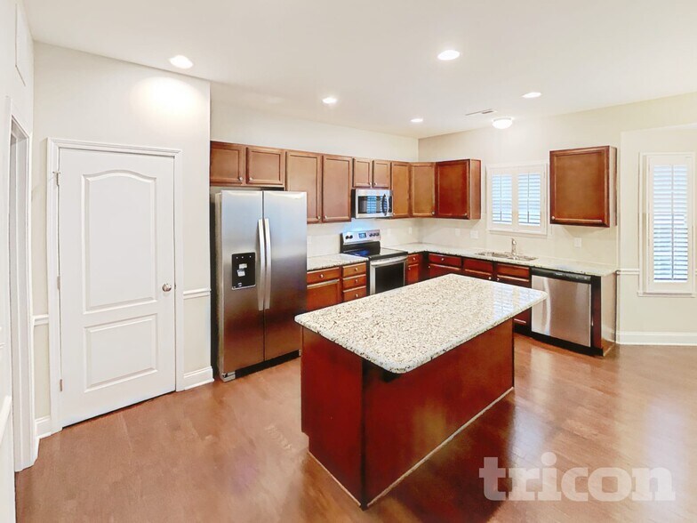 Building Photo - 5766 Woodside Forest Trail