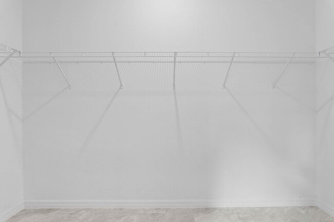 Building Photo - Available Now! 2024 Built 4/2 Single Famil...