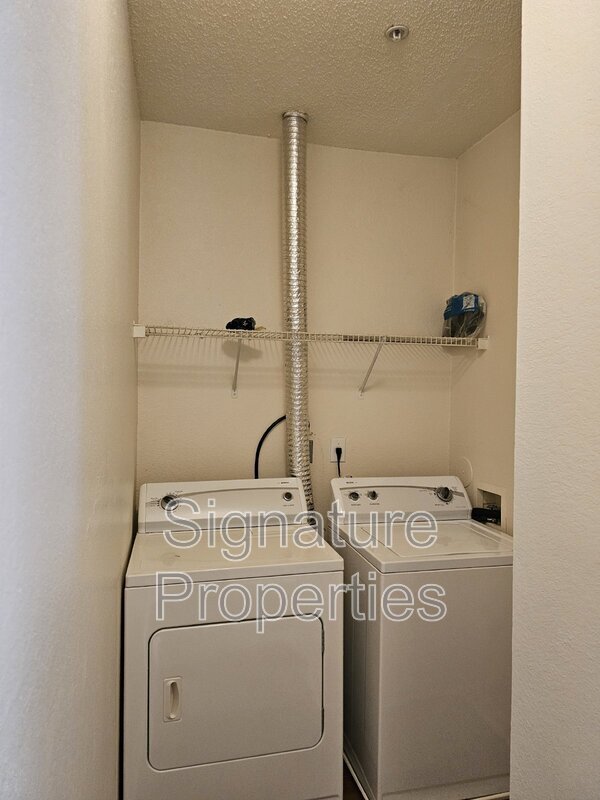 Building Photo - 801 Brassie Ln