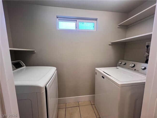 Building Photo - 2624 E Brady Ave