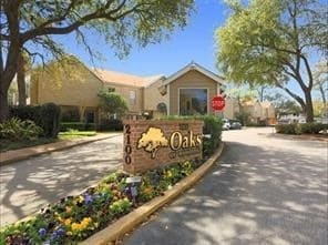 Building Photo - 2100 Tanglewilde St