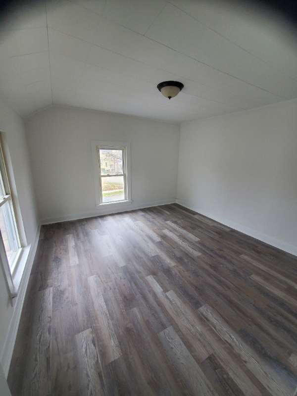 Building Photo - 3 Schubert St
