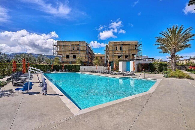 Building Photo - 27717 Stonehurst Ln