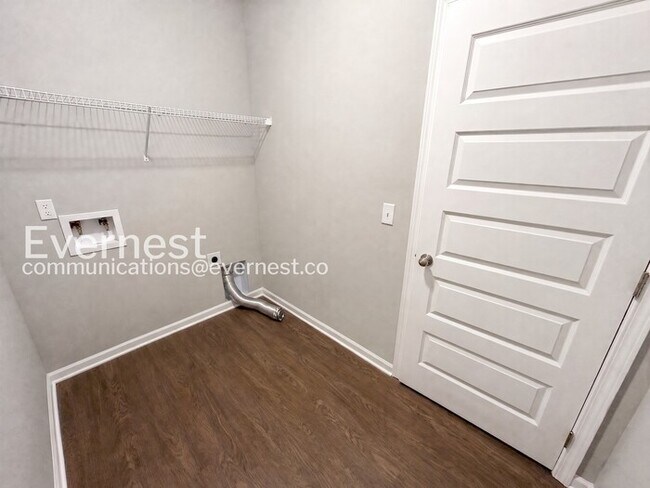Building Photo - Limited Time Special Offer / 3 Bed/2 Bath Home with Garage / Pet-Friendly / Vouchers Accepted / A...