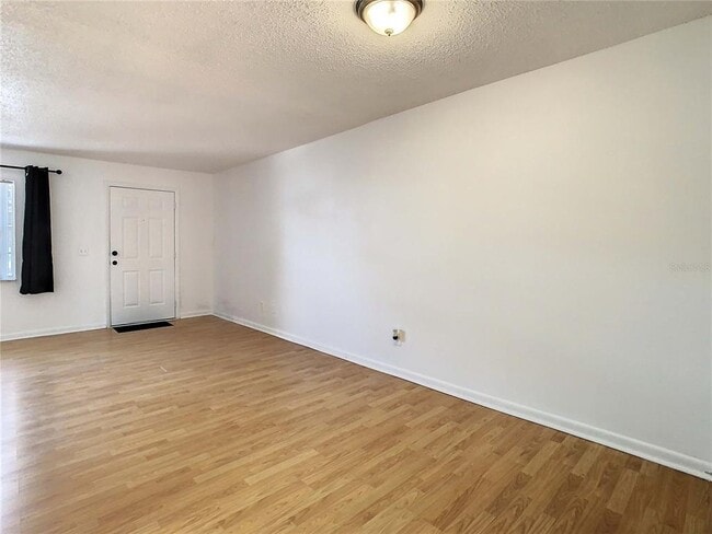 Building Photo - 9115 Tudor Dr