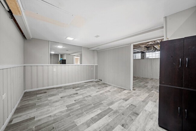 Building Photo - 6404 S Lockwood Ave