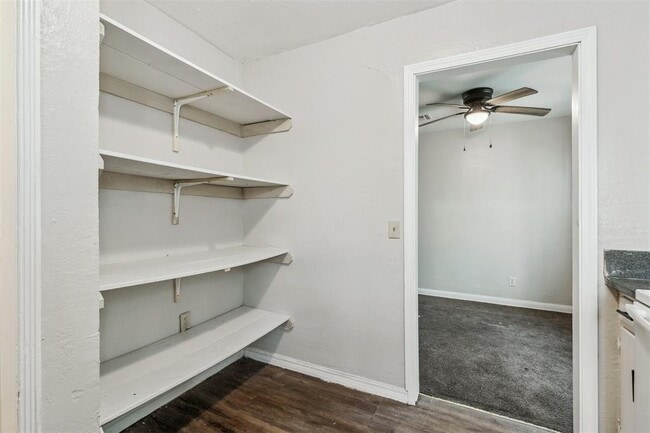 Building Photo - 306 W Mimosa Dr