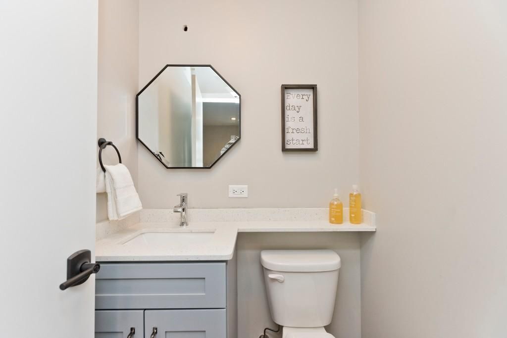 Building Photo - 5536 N Sheridan Rd