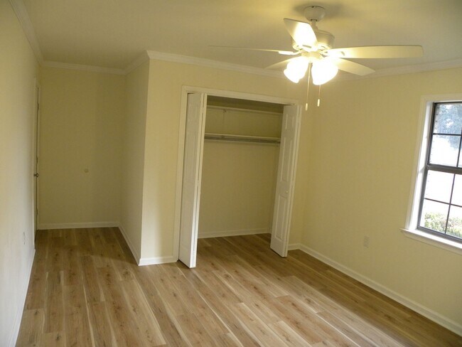 Building Photo - *****PRICE REDUCTION******AVAILABLE NOW*** Country Setting No HOA